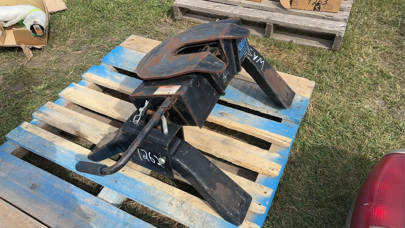 Reece 15000 Pro Series 5th Wheel hitch approx 2'x2', *Unreserved*