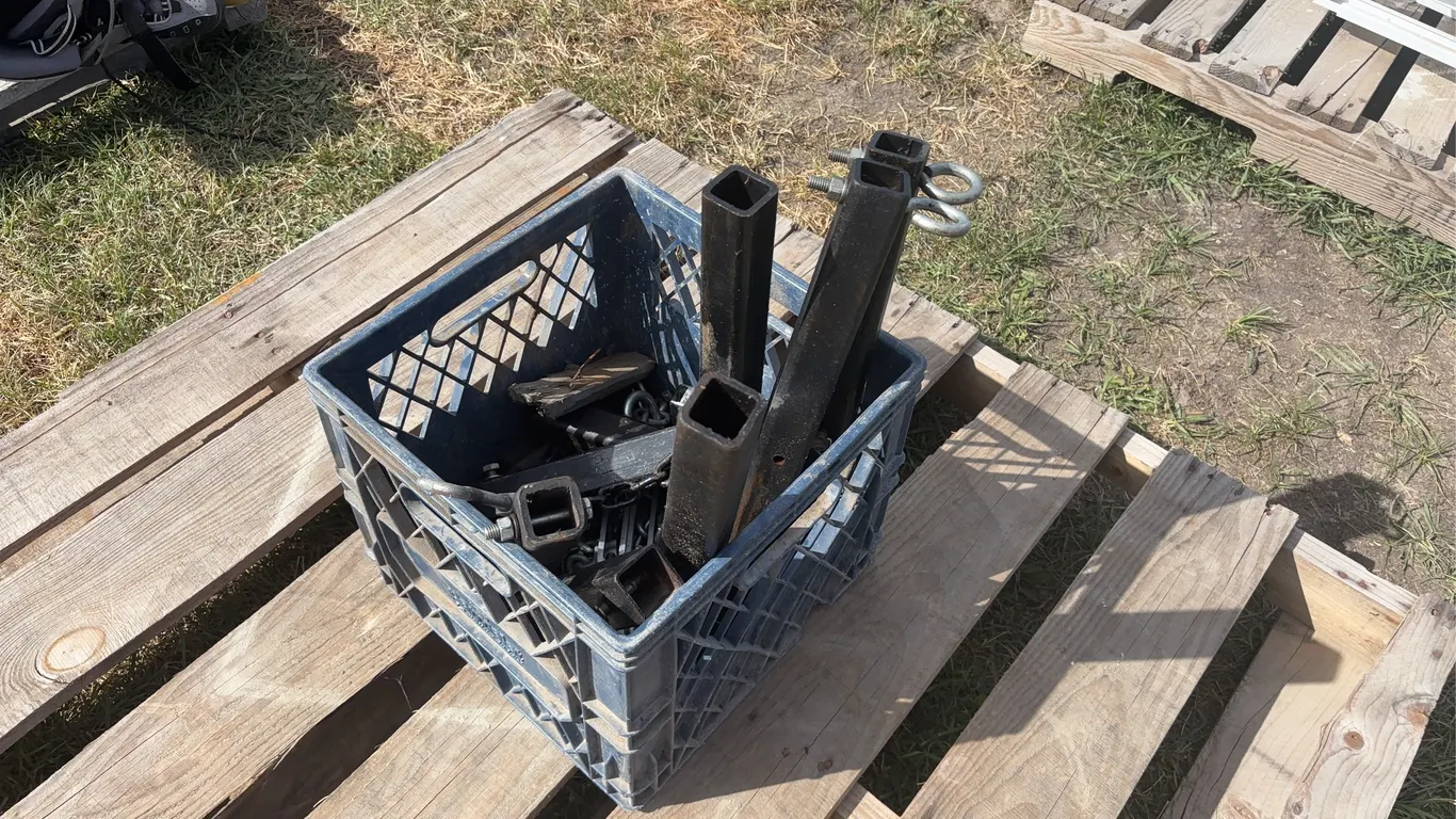 Camper Tie downs & access, approx 6 pces, *Unreserved*