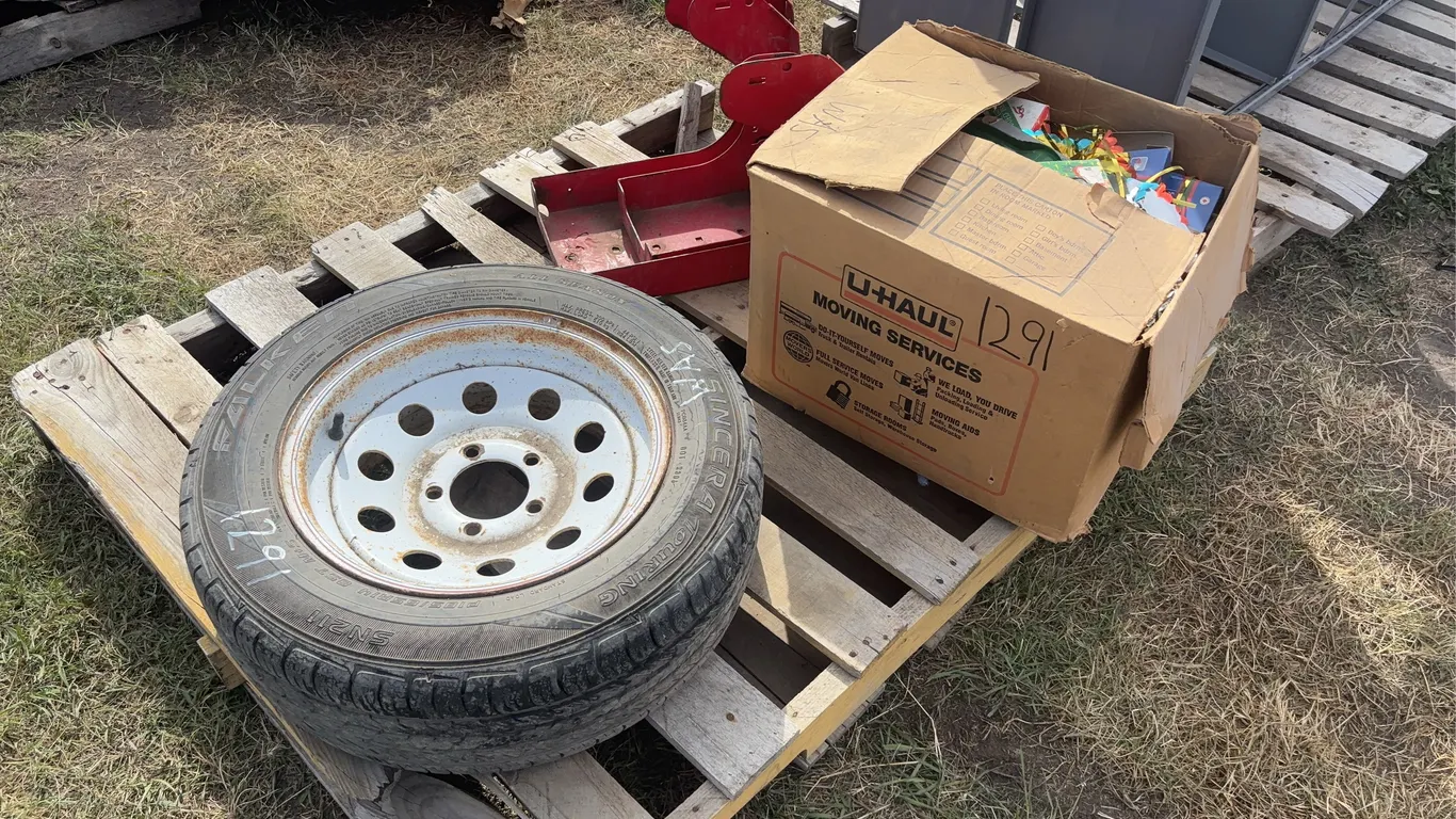 Sincer touring trailer tire P185/65R14 on 5 Bolt Rim, 2 gas can holders, box of xmas decor, *Unreserved*
