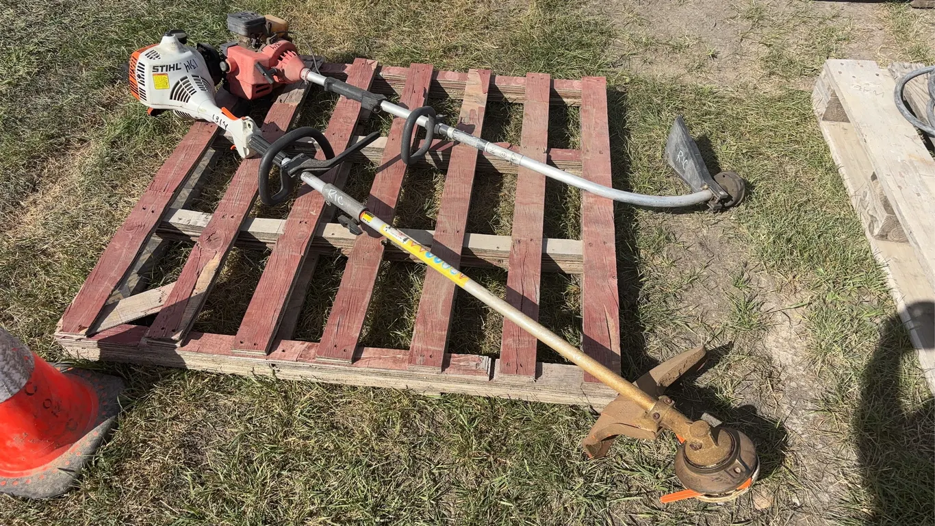 Stihl gas weedeater, Homelite gas weedeater, unknown condition, *Unreserved*
