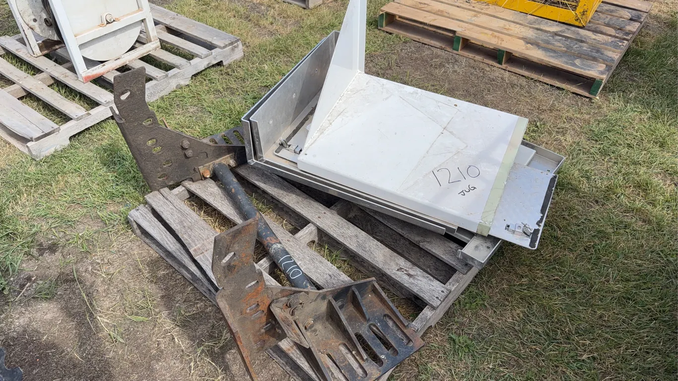 2000 Ford F550 front mount, misc alum., *Unreserved*