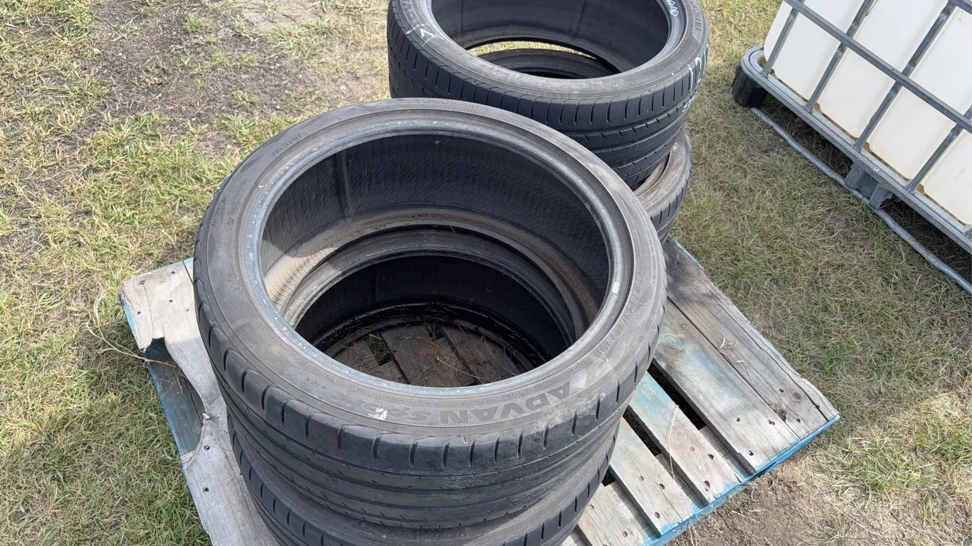 4 - Yokohama 265/35R19 Tires, *Unreserved*