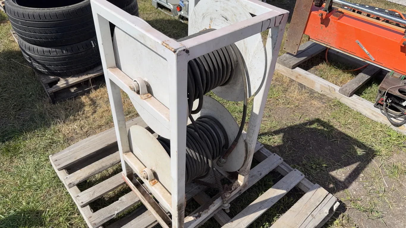 Dual hose storage reel, w/ 3/8" 10,000 psi hose, high pressure water line, *Unreserved*