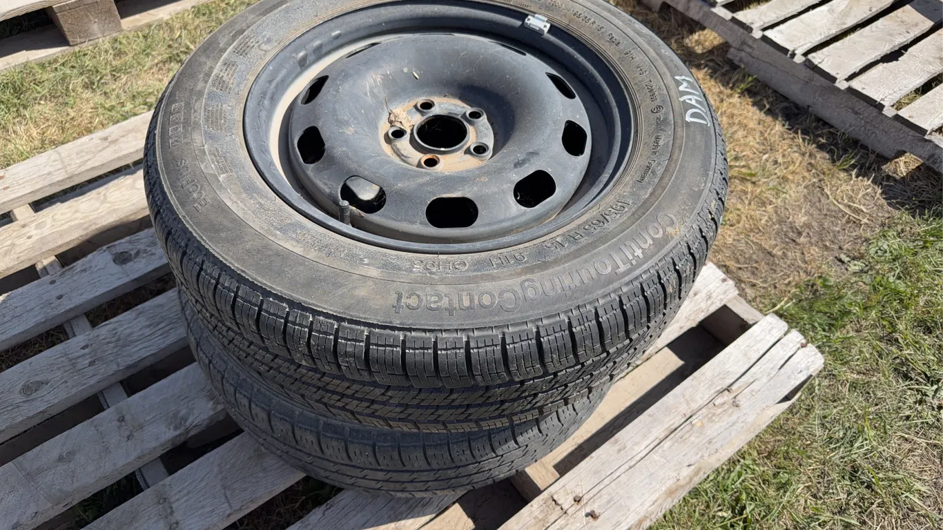 Continental Tires (2) 195/65R15 CH95 on 5 Bolt Rims, *Unreserved*