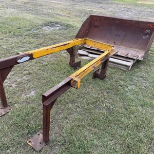Tractor Bucket, aprox 5', *Unreserved*