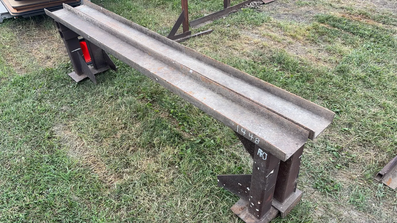 2 Metal Stands, approx 7'2" x 2' x 6", *Unreserved*
