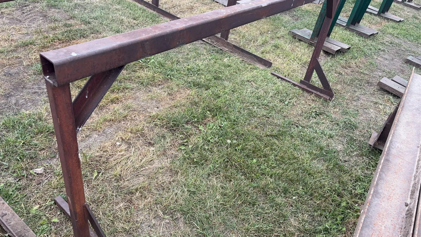 Metal Stand, approx 7'2" x 2' x 3'2", *Unreserved*