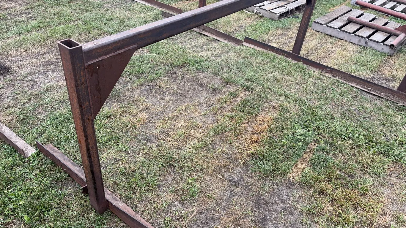 Metal Stand, approx 8'6" x 4' x 3', *Unreserved*