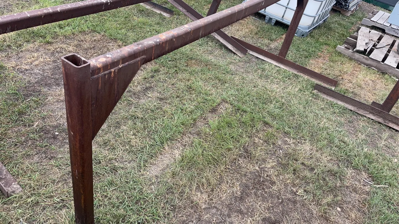 Metal Stand, approx 8'5" x 3' x 4', *Unreserved*