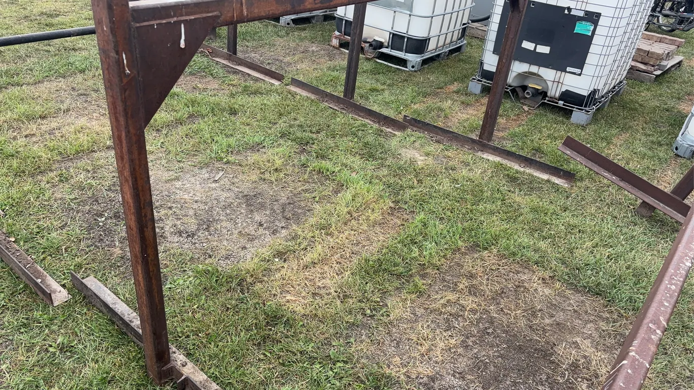 Metal Stand, approx 8'6" x 4' x 4', *Unreserved*