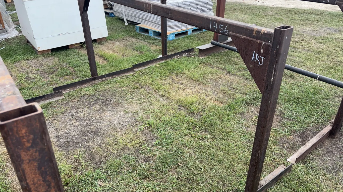 Metal Stand, approx 8'6" x 4' x 4', *Unreserved*