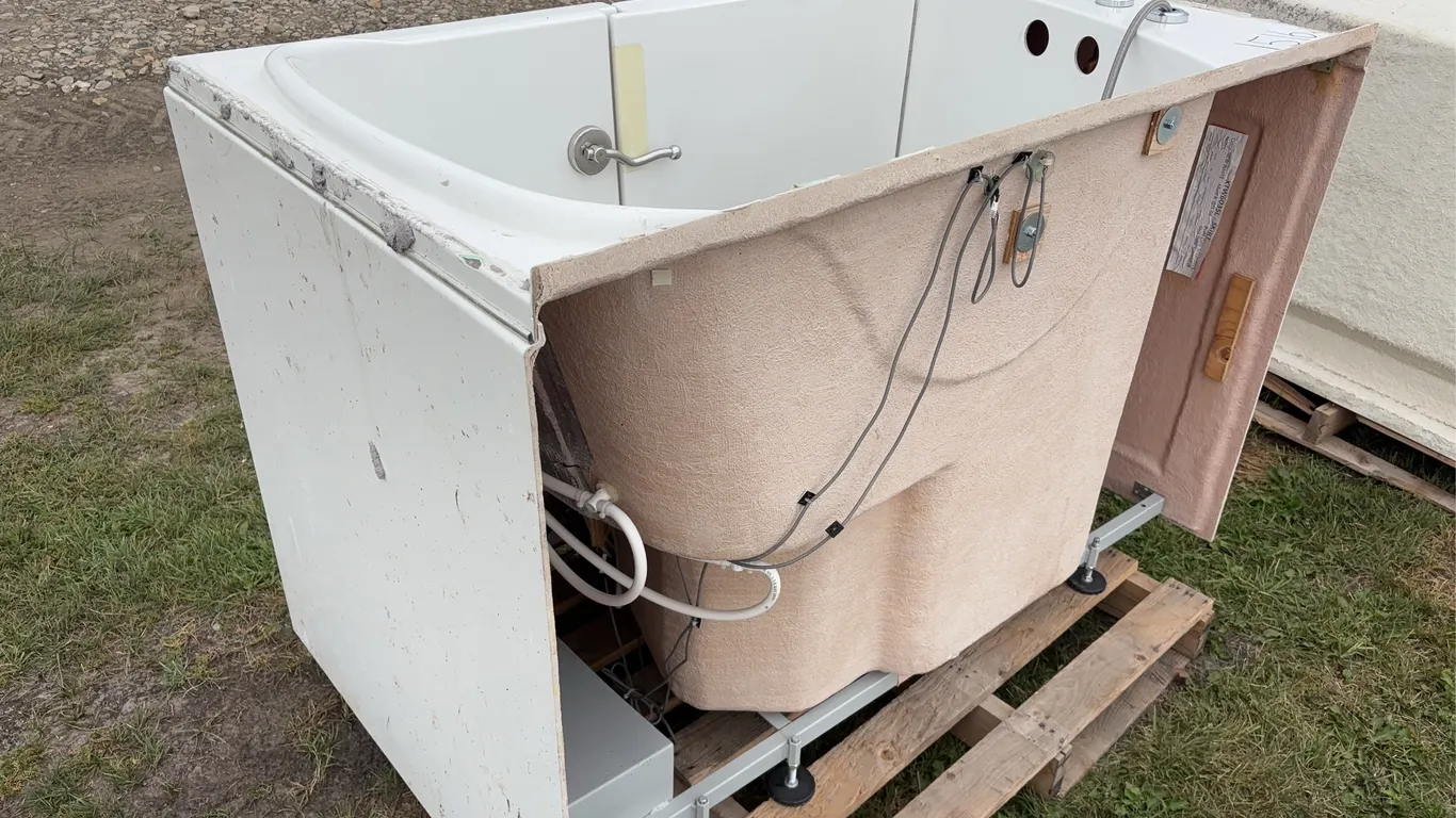 Bestbath Walk in Tub w/ faucets & piping, approx 2'11" x 5' x 3'2", owner states works, *Unreserved*