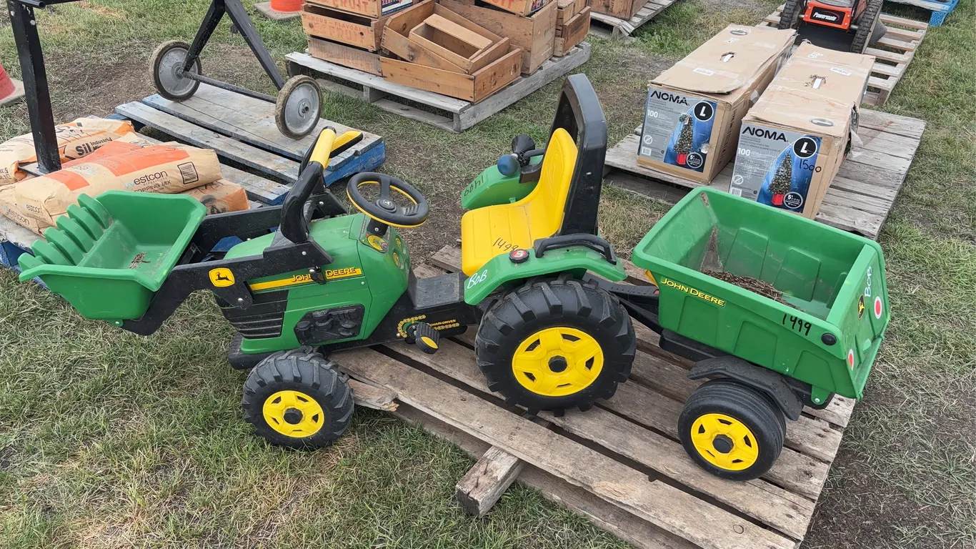 John Deere Tractor bike w/ FEL & dumpbox, *Unreserved*