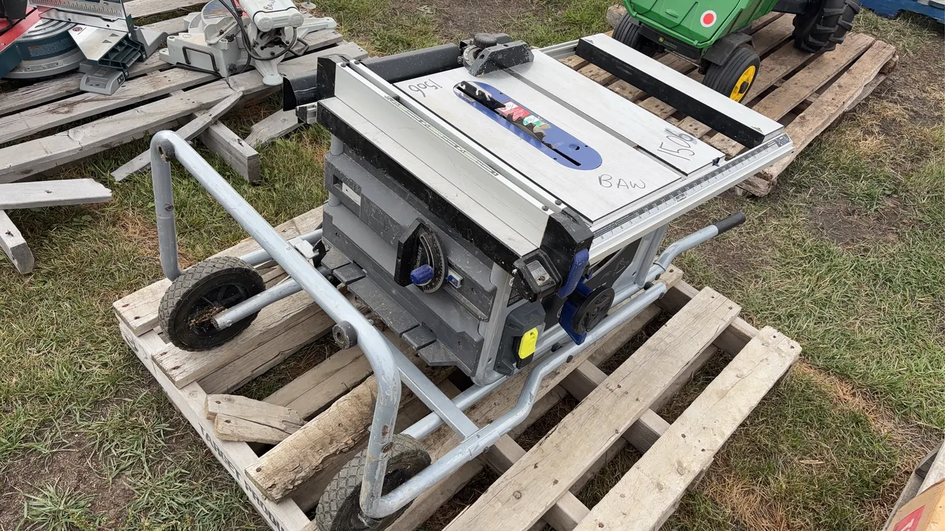 Kobalt Tablesaw on wheels 120v, *Unreserved*