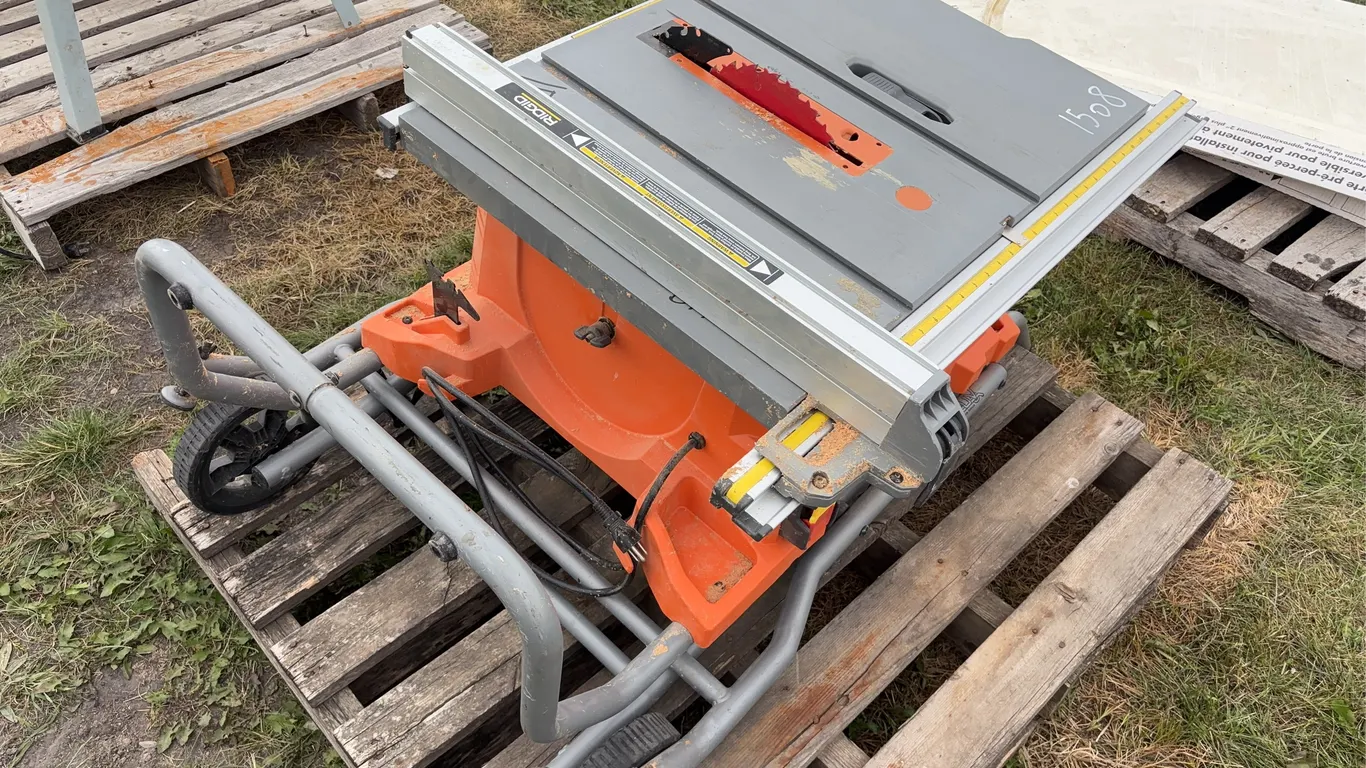 Ridgid Tablesaw w/ stand, *Unreserved*