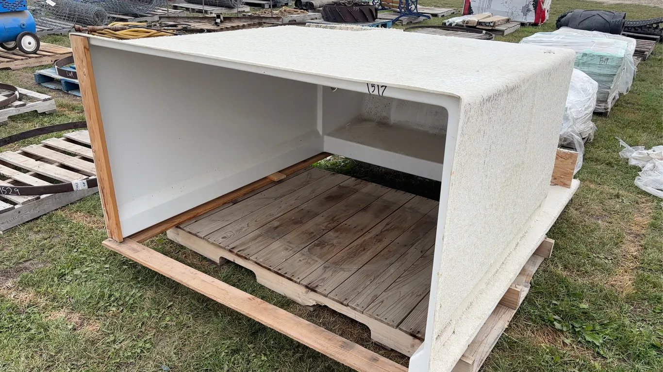 Tub Shower Insert approx 6'6" x 5', *Unreserved*