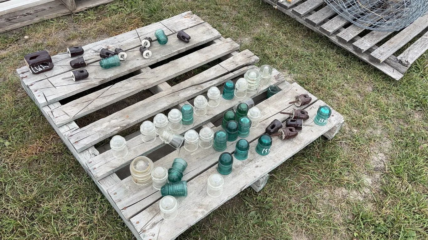 Glass & Porcelain Insulators, approx 49, *Unreserved*