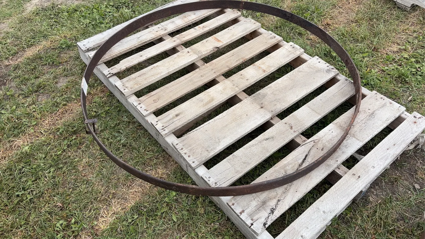 Approx 2"x 46.75" dia. wagon wheel rim, *Unreserved*