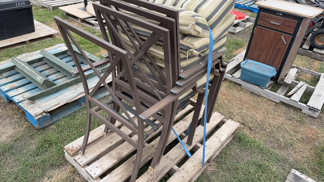4 Aluminum Patio Chairs, *Unreserved*