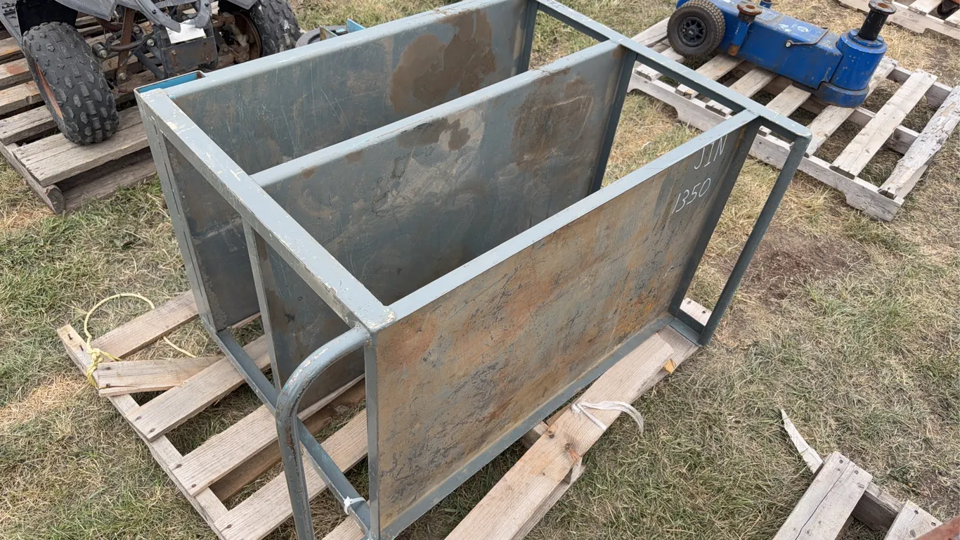 Shop Cart w/ wheels, steel, Approx. 2'5'' x 3'6'' x2'1'' *Unreserved*