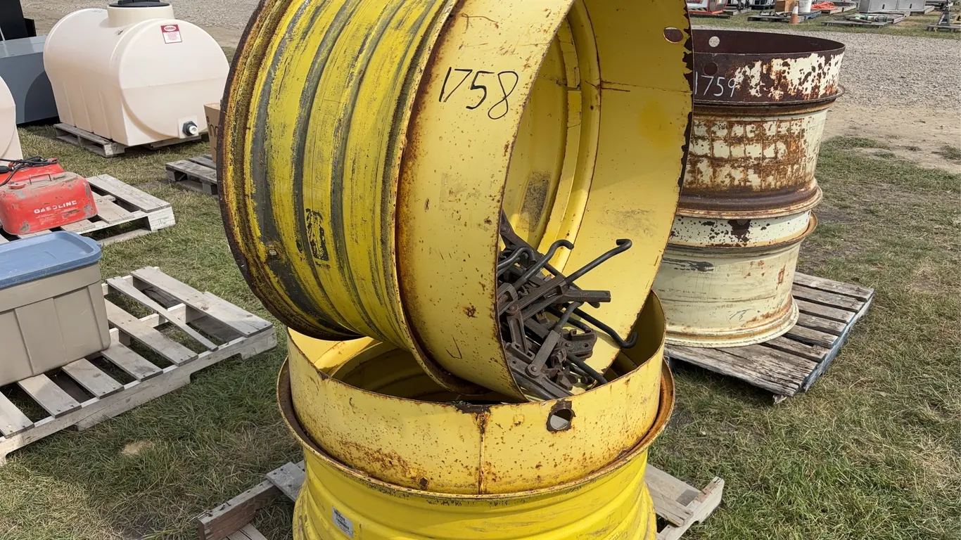 Approx. 38'' John Deere Dual Tractor Rims, Metal Toggle Clamps Approx. 15 pce*Unreserved*