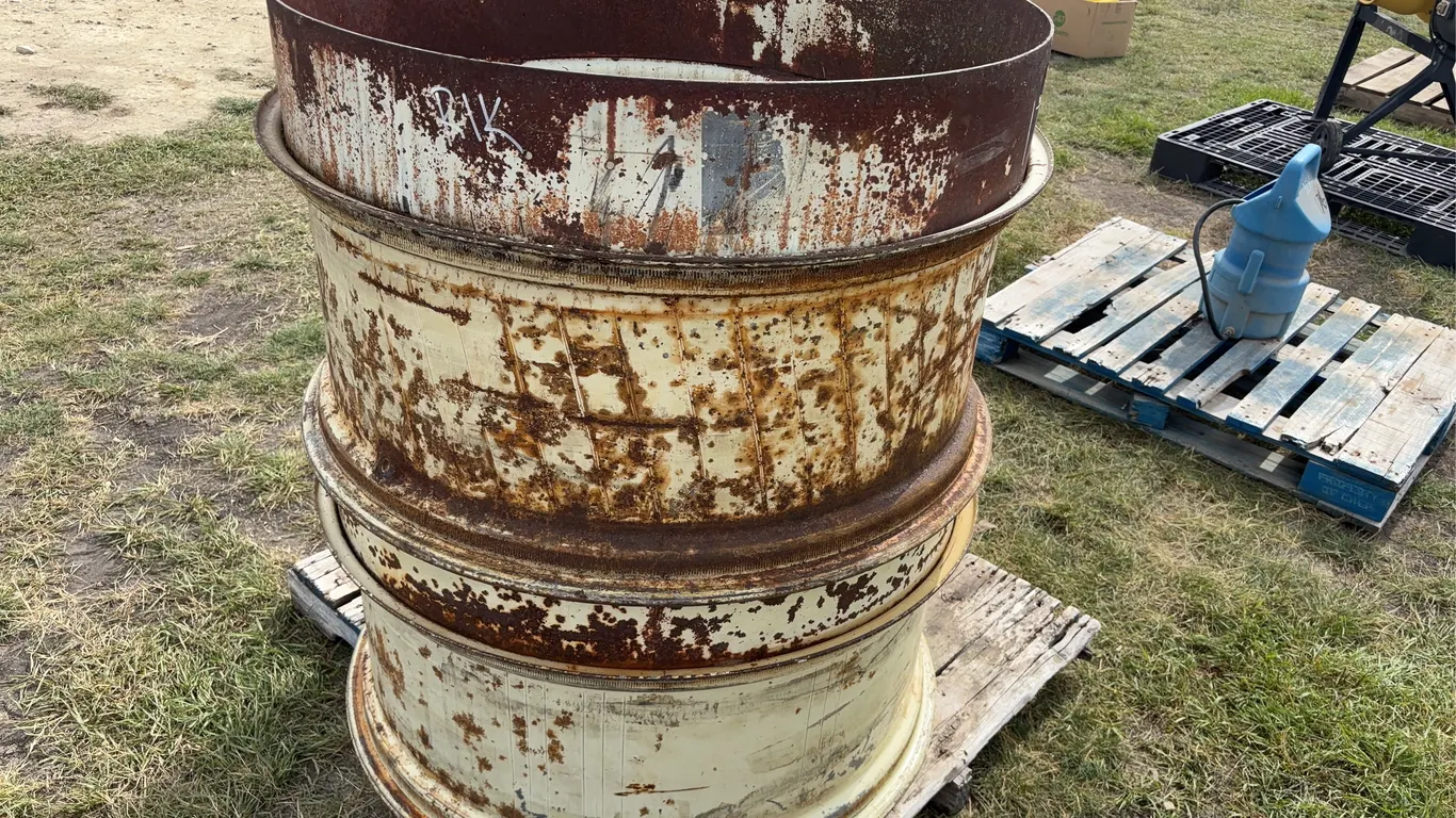 2 - International 38'' Tractor Rims *Unreserved*