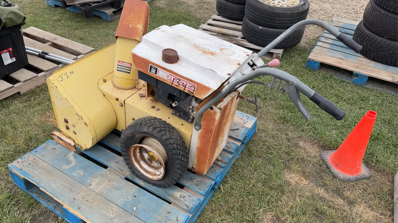 Bolens Snowblower, Tecumseh Engine, Gas, SN: 716304284 *Unreserved*