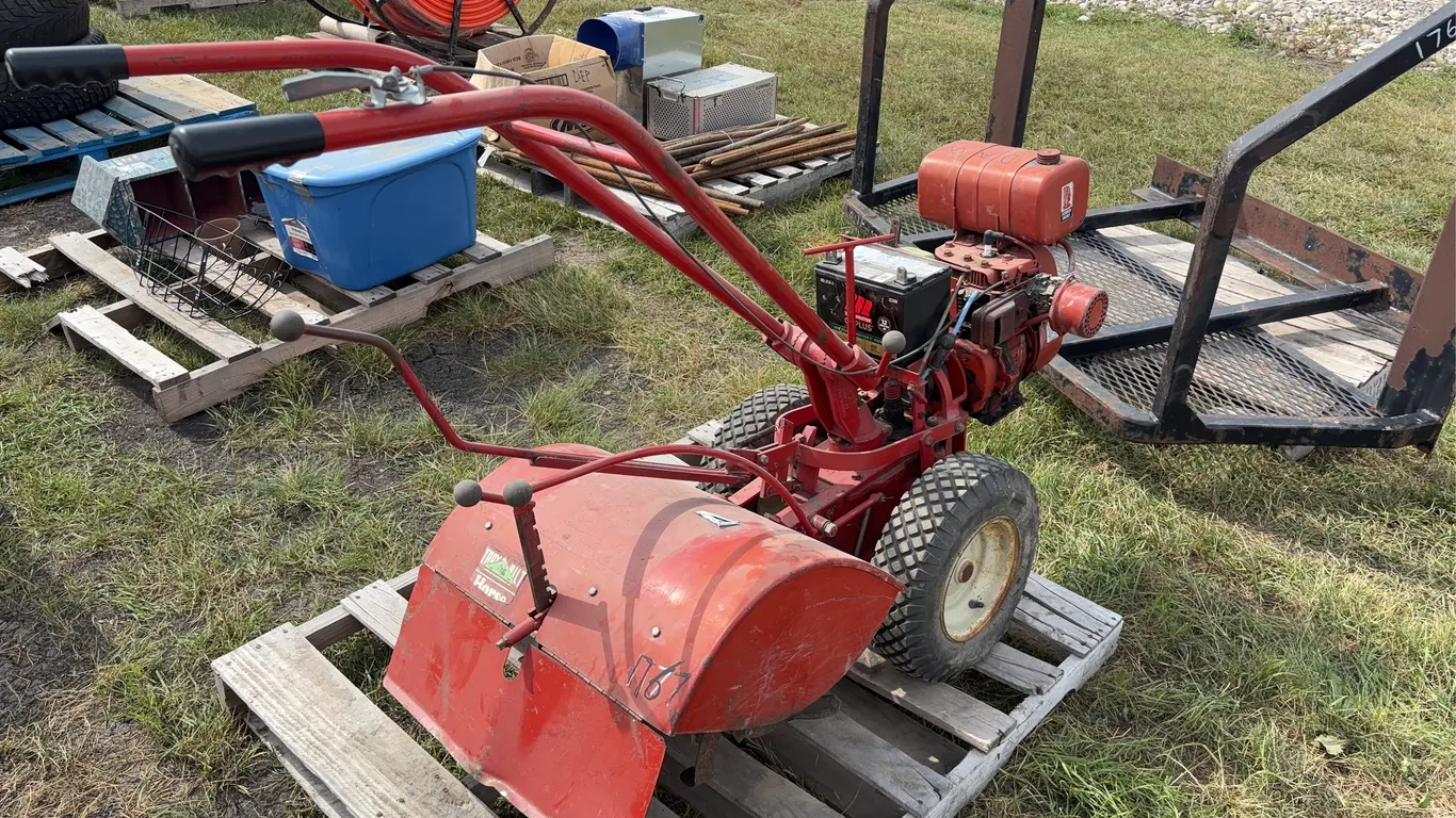 Rototiller w/ Tecumseh Engine, Tire Size: 4.80-8 *Unreserved*
