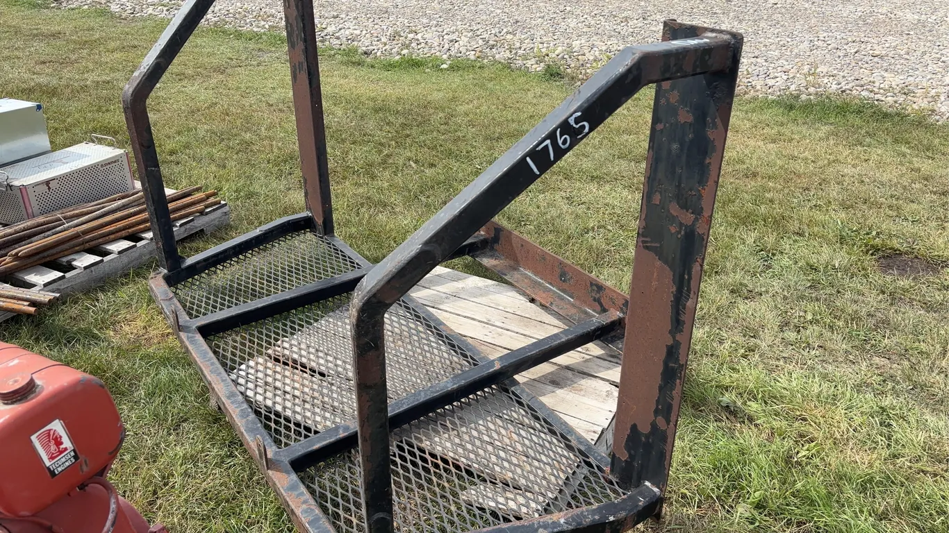 Heavy Duty Steel Headache Rack Approx. 6'4'' x 3'9'' x 3'5'' *Unreserved*