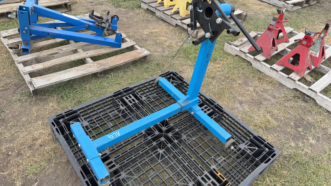 1000 lb Engine stand, light blue, *Unreserved*