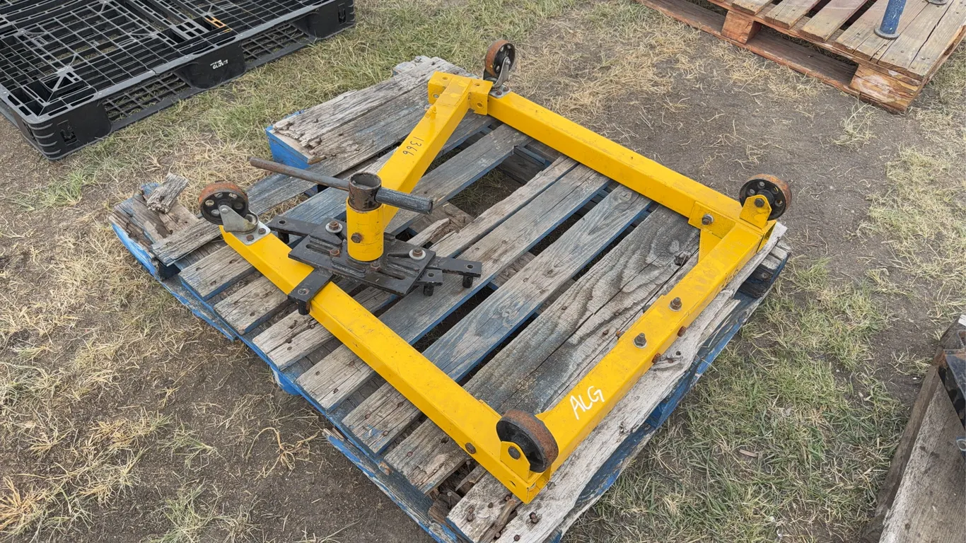 2000 lb Engine stand, yellow, *Unreserved*