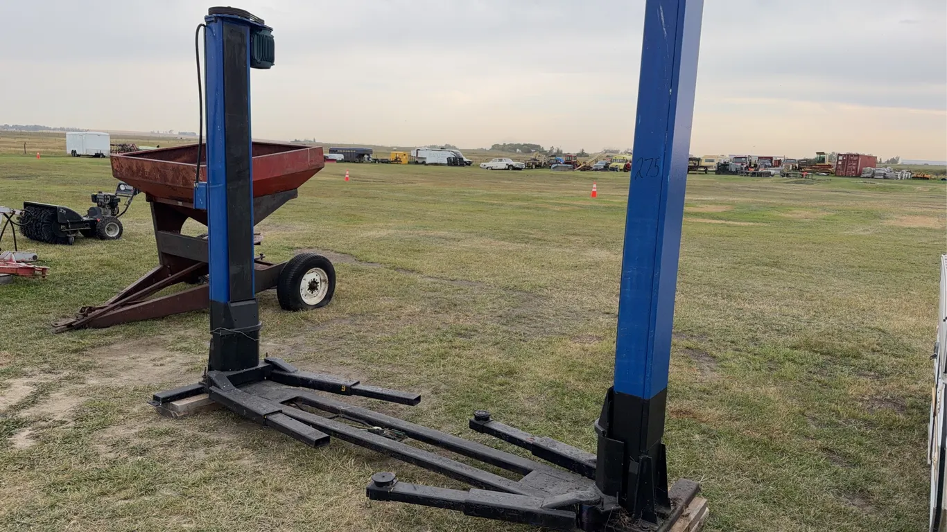 Hofmann 2 Post 6500lb Car Lift, *Unreserved*