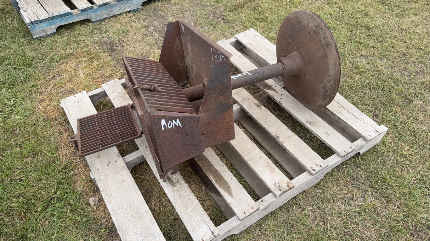 Charcoal BBQ stand, 18" dia. base, approx 32"x22", *Unreserved*