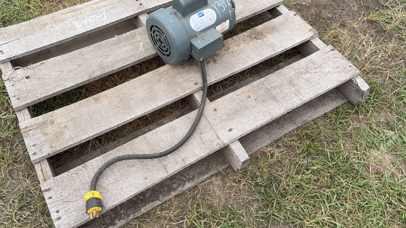 Doerr Electric Motor 1.5 hp, 7" dia., 12" high, *Unreserved*