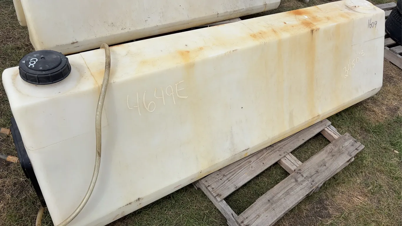 Large white Water Tank - Not Food Grade Approx. 8' x 1'8'' x 2' *Unreserved*