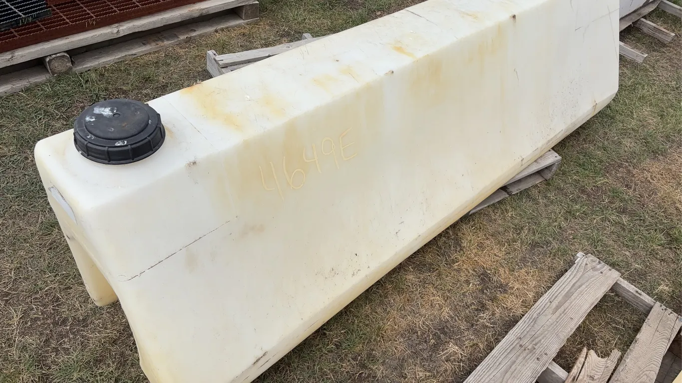 Large white Water Tank - Not Food Grade Approx. 8' x 1'8'' x 2' *Unreserved*