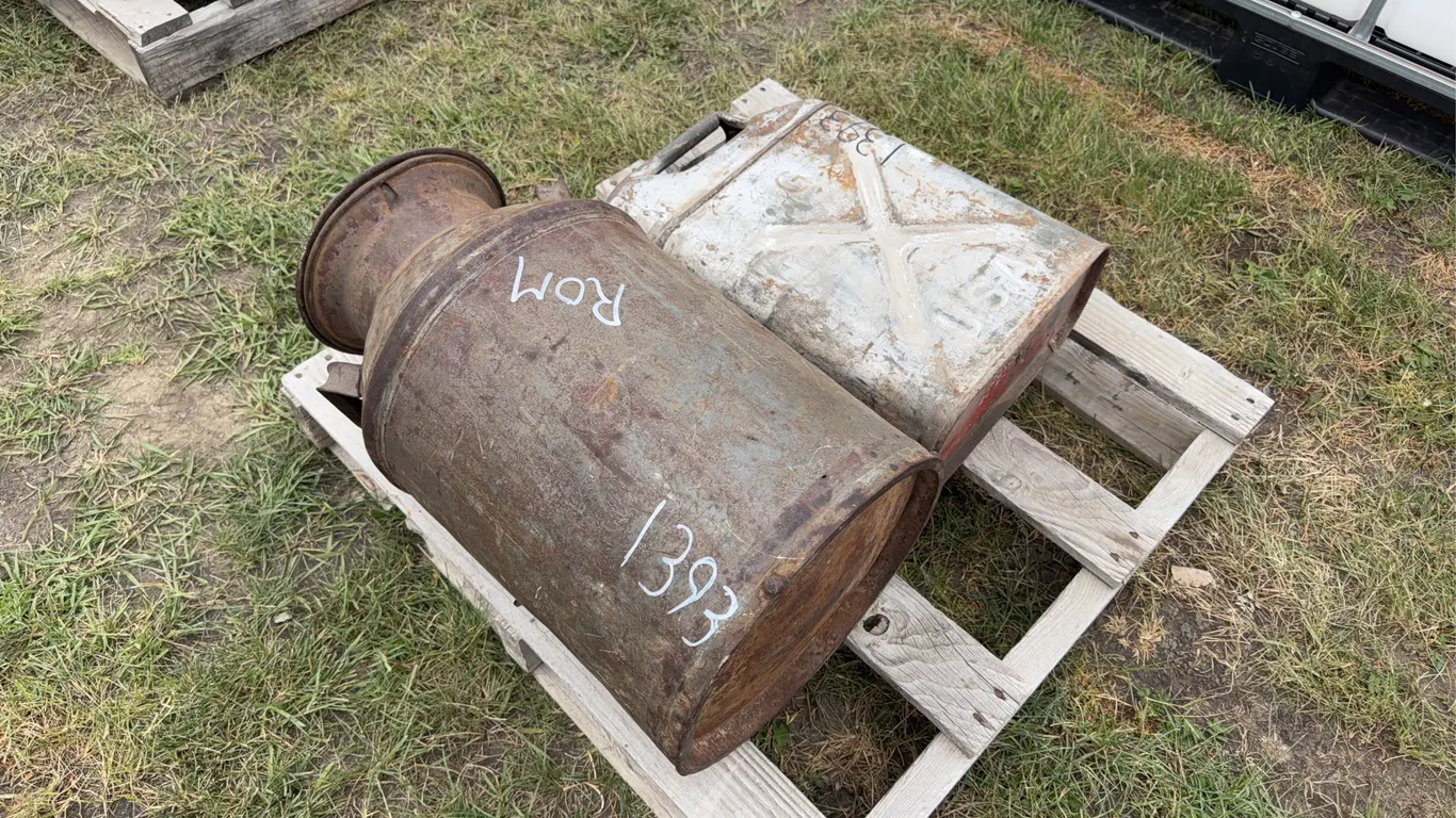 Milk Can approx 23" H x 13" dia., Metal gas can approx 14"x19", *Unreserved*