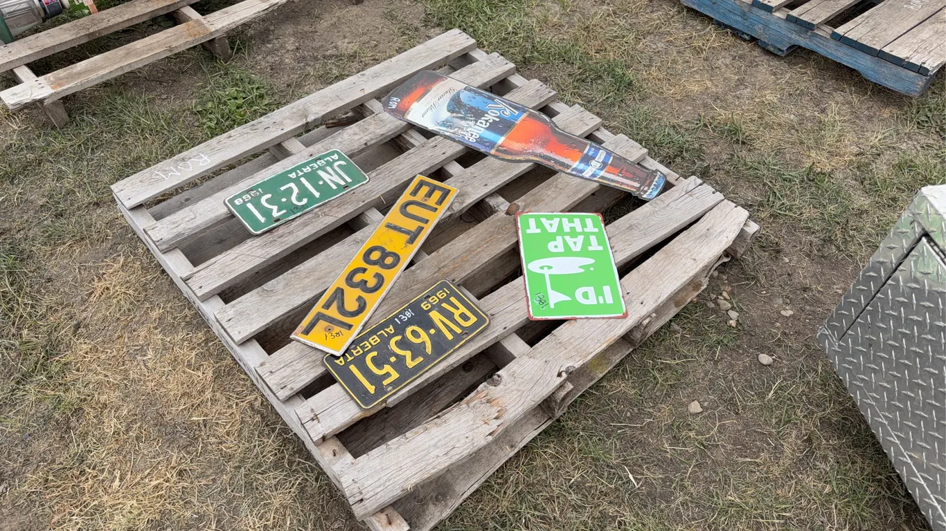 Vintage license plates (3), golf Sign, Kokanee sign, *Unreserved*
