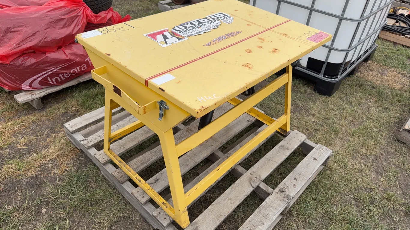 Power Panel, yellow, 120/240 volt, 7 plugs, *Unreserved*