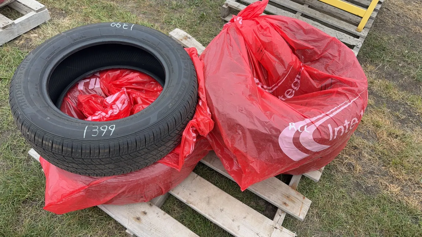 Bridgestone Tires (4) 255/60R17, no rims, *Unreserved*