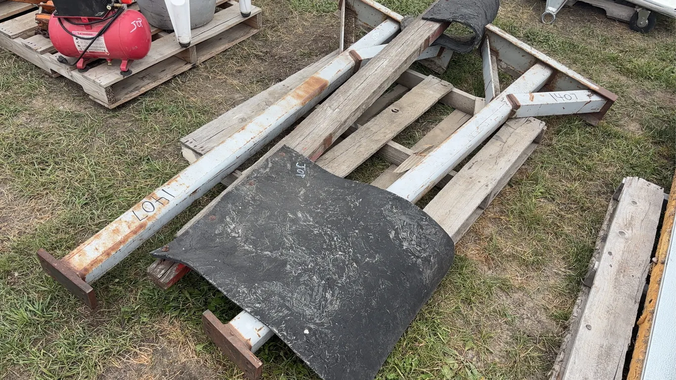 Steel support posts (2) approx 6.5', mud flaps approx 30"x14" on wood beam 7.5', *Unreserved*