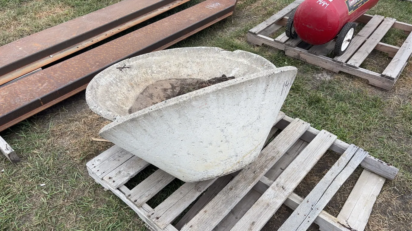 2 Stone planters, 3' x 17'', *Unreserved*