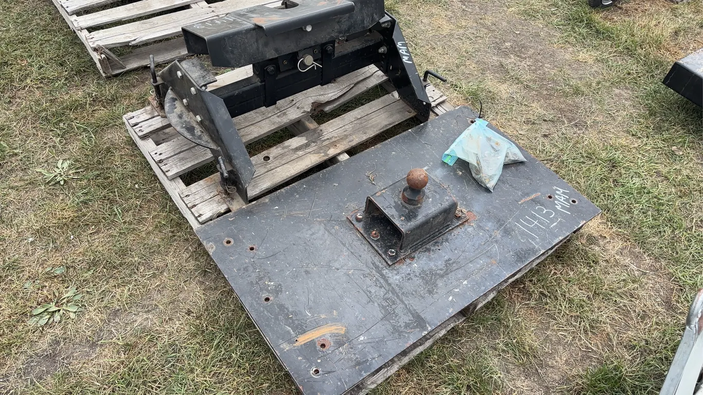 3/4 ton pickup Hitch Victoria Ind. Ltd., *Unreserved*