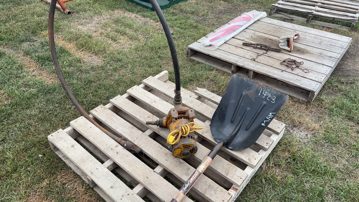 Well pump, Garant Grizzly Steel Shovel, *Unreserved*