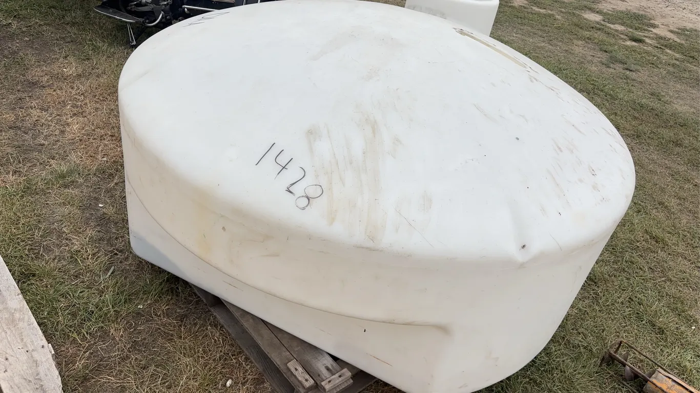 250 gallon Water tote, sat empty, w/ Hole in Top *Unreserved*