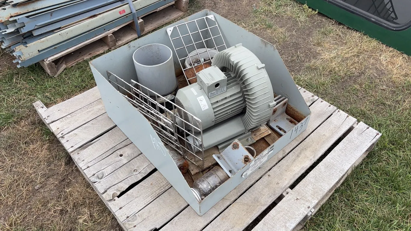 Dargang Electric pump, 200-240v, 50 hz, 2" port in metal shelf w/ misc metal racks, *Unreserved*