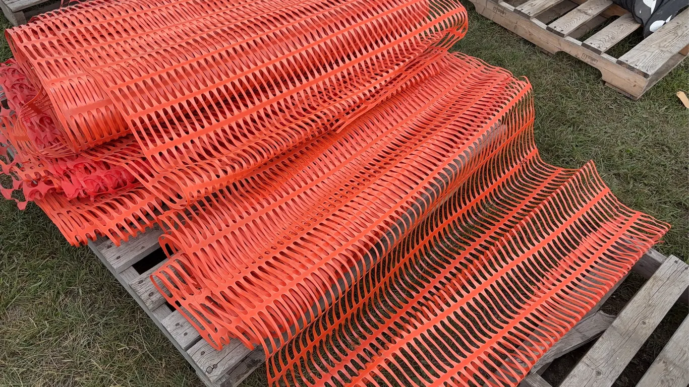 Snow fence, 4 sections, *Unreserved*