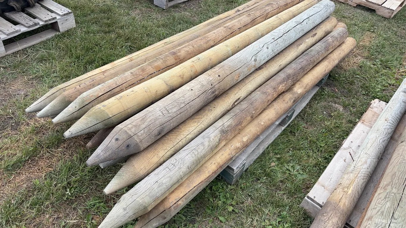 Wood fence posts, approx 14 - 6", 2 - 8", Approx. 7' *Unreserved*