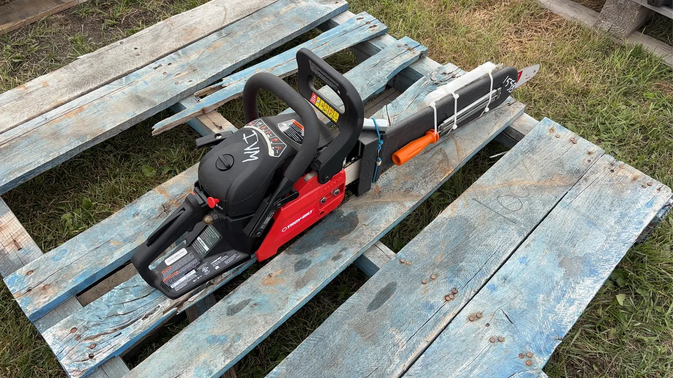 Troy built Chainsaw w/ 2 chains & file,TB4218, 42cc, 18', *Unreserved*