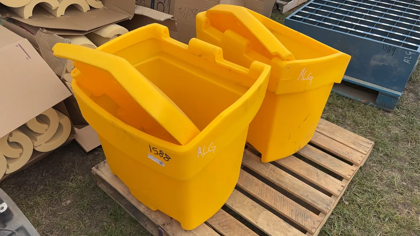 2 Outdoor Storage bins, salt & gravel, yellow, *Unreserved*